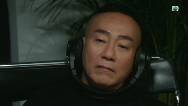 刑偵12｜陳自瑤甜笑溫柔超白打燈獲讚靚到發光 束馬尾凍齡演樸素單親媽咪
