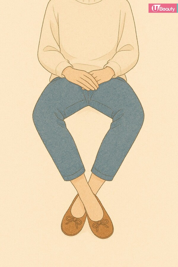 D. 雙腳腳踝交叉 – 「沉穩內斂的謀略家」