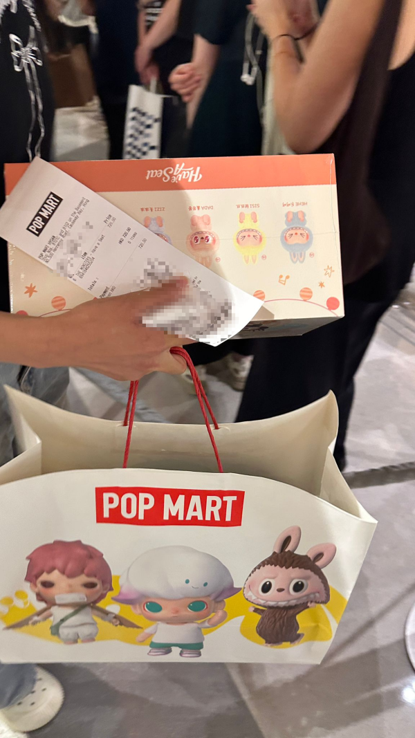 Pop Mart再現超長人龍！盲盒公仔炒價逼近$1000！多次補貨仍掀搶購熱潮！