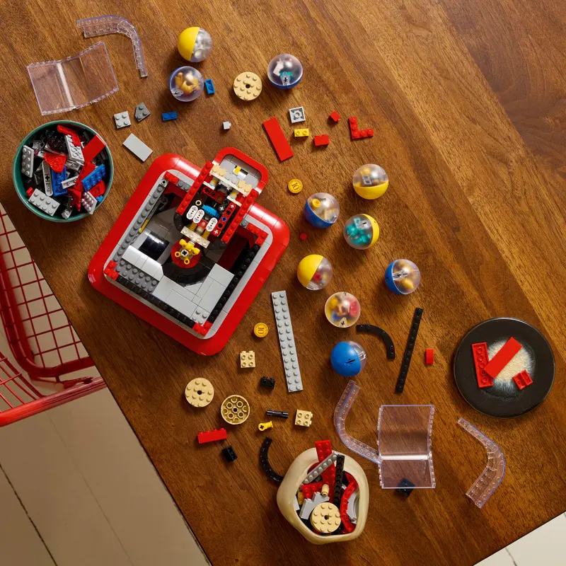 LEGO最新力作「人偶扭蛋機」6月正式上市!內藏16隻經典LEGO公仔!