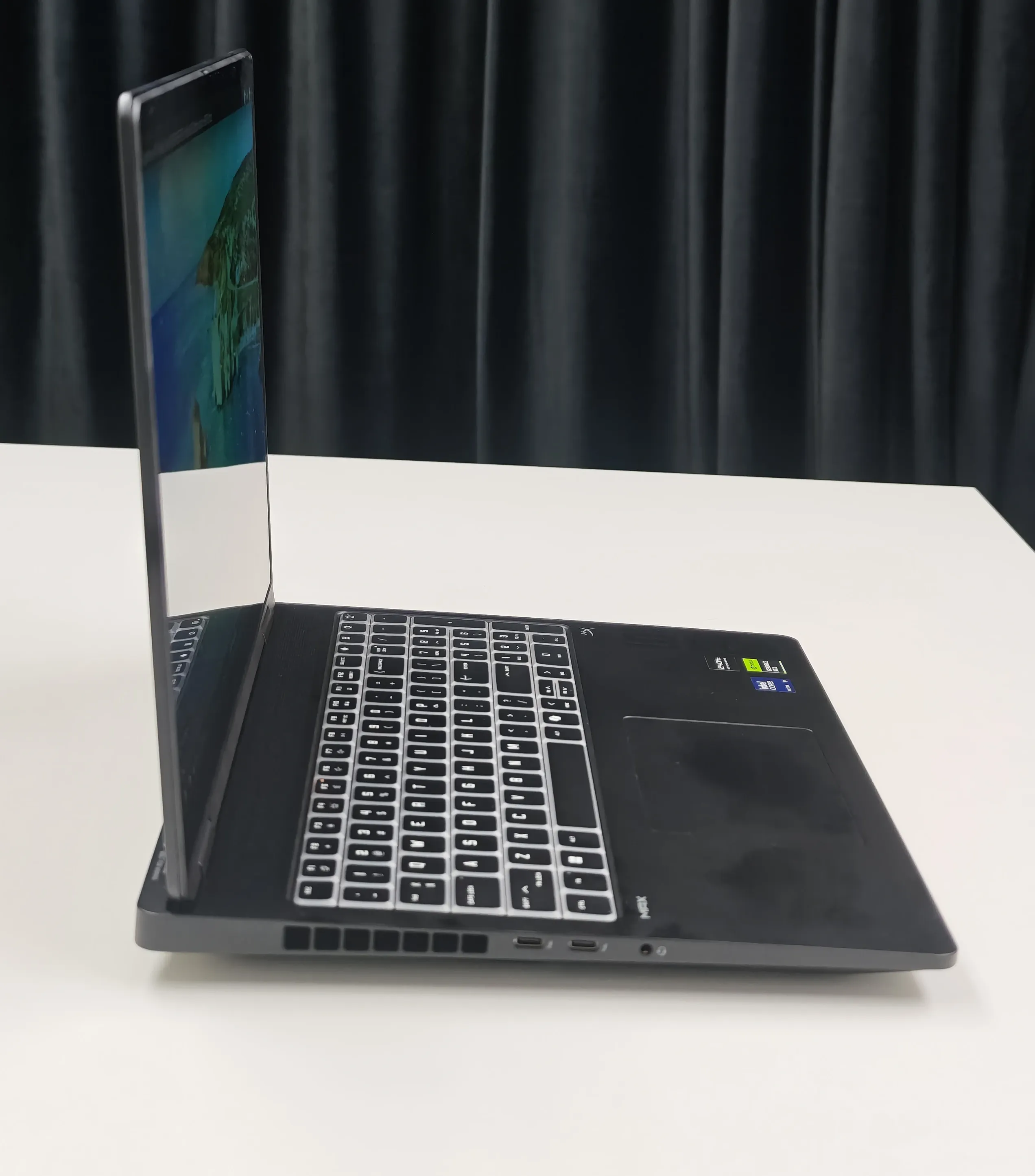 HP OMEN MAX 16 評測！內置 RTX 5090 流動版，電競旗艦全面解構！