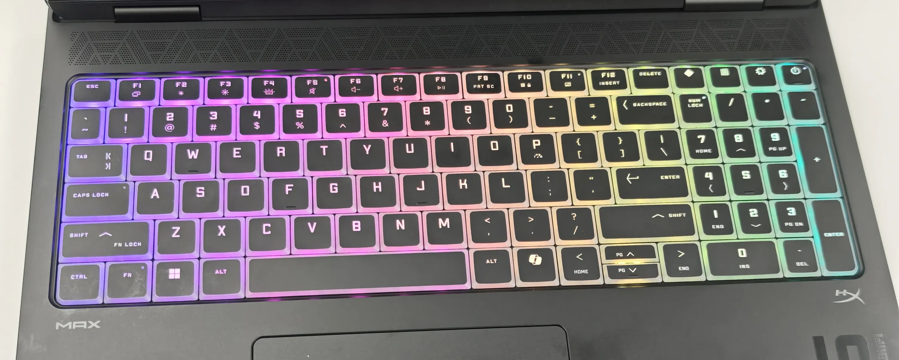 HP OMEN MAX 16 評測！內置 RTX 5090 流動版，電競旗艦全面解構！