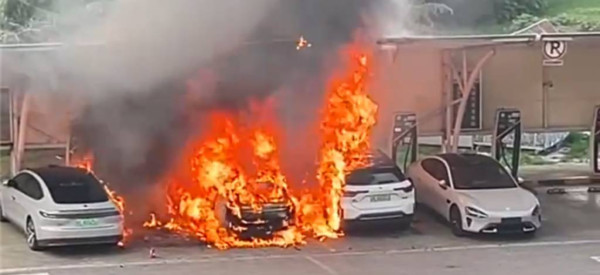 網片直擊｜疑似碰瓷黨出沒 網民：「點解香港會變成咁嘅地步」