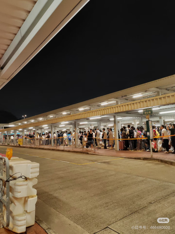 JJ林俊傑演唱會｜內地歌迷跨境睇騷 深夜迫爆口岸 過境巴士大排長龍