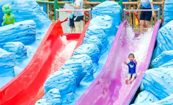 廣州融創水世界(圖片來源:小紅書@廣州融創文旅城) 廣州融創水世界(圖片來源:小紅書@廣州融創文旅城)