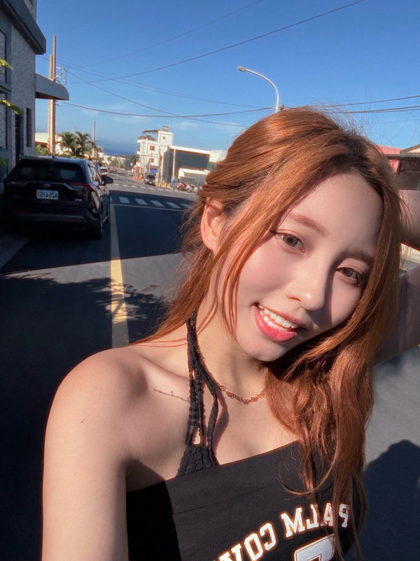 Ivy So蘇雅琳激罕晒三點式綁帶泳衣照 比堅尼側身晒身材曲線好有驚喜