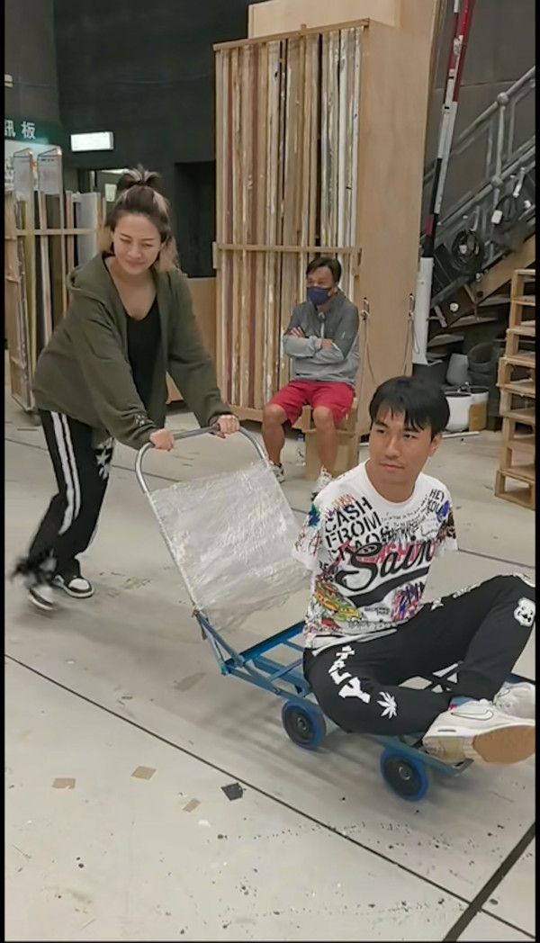 中年好聲音3｜李金凱後台遇意外幾乎後腦著地片段曝光 始作俑者笑笑口遭怒插玩大咗