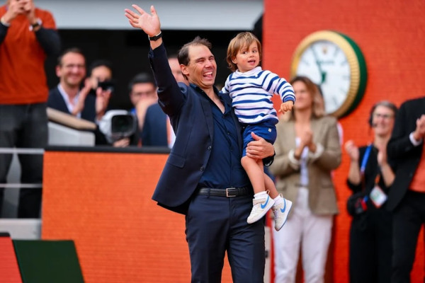 拿度退役重返成名地法網主場館  網球「四大天王」夢幻同框！揮淚告別球迷 