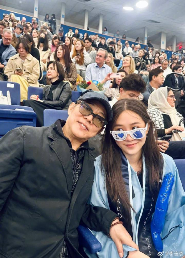 李連杰細女名牌大學畢業赴美見證　完美遺傳太太利智精緻美貌！4名女兒均是學霸