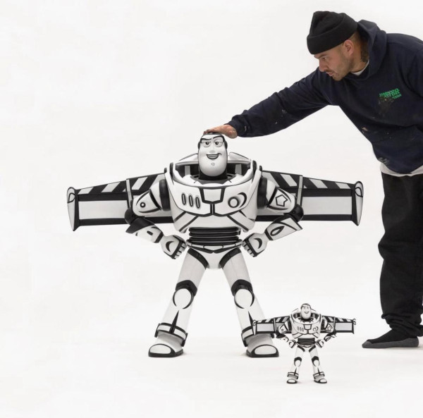 將黑白漫畫帶到現實  美國藝術家街頭駕駛2D汽車！ 