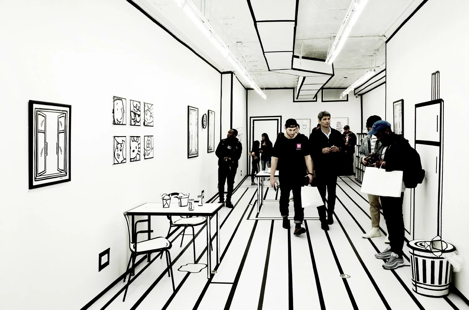 將黑白漫畫帶到現實  美國藝術家街頭駕駛2D汽車！ 