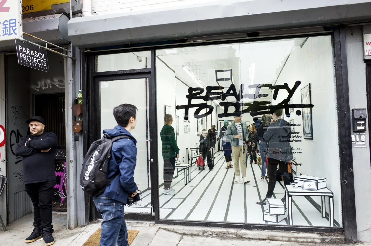 將黑白漫畫帶到現實  美國藝術家街頭駕駛2D汽車！ 