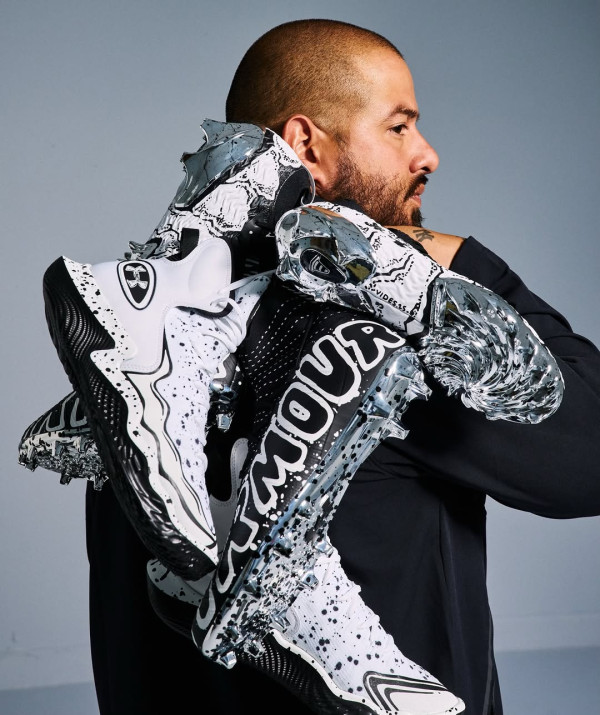 將黑白漫畫帶到現實  美國藝術家街頭駕駛2D汽車！ 