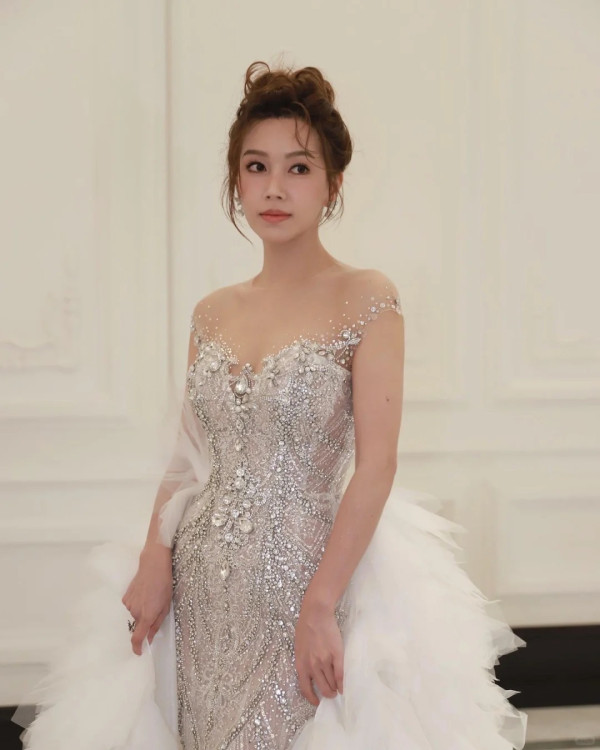 40歲傅嘉莉公開最真實素顏樣貌 中女膚況現形震驚網民：似18歲！