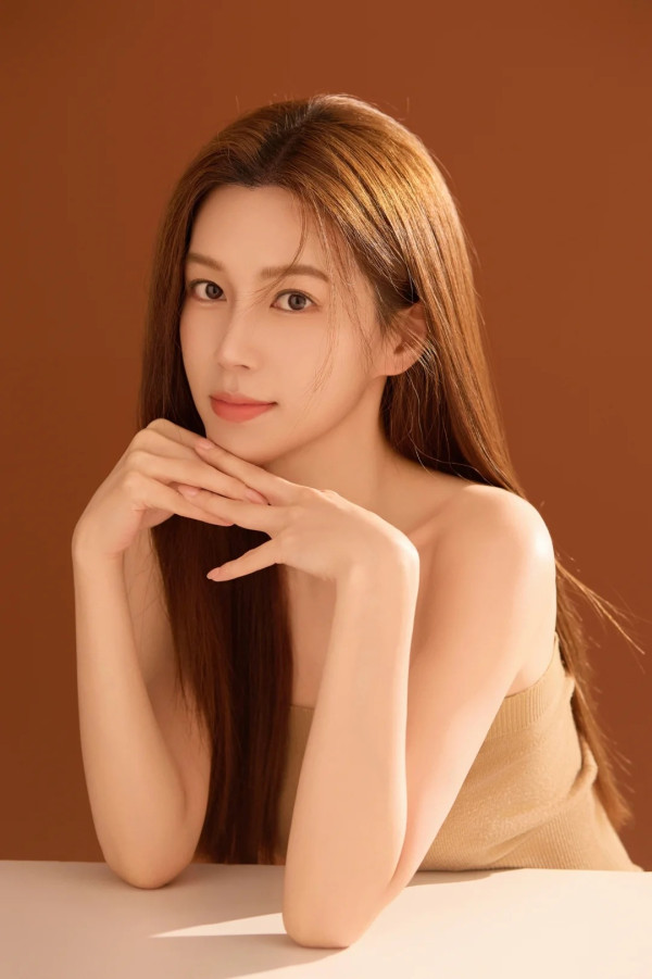 40歲傅嘉莉公開最真實素顏樣貌 中女膚況現形震驚網民：似18歲！