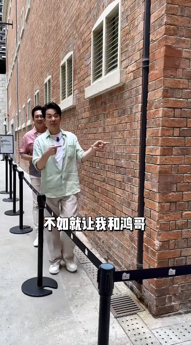 影片中，郭政鴻和甄志強分別去了中環街市、半山扶手電梯、大館、石板街、皇后廣場等景點。