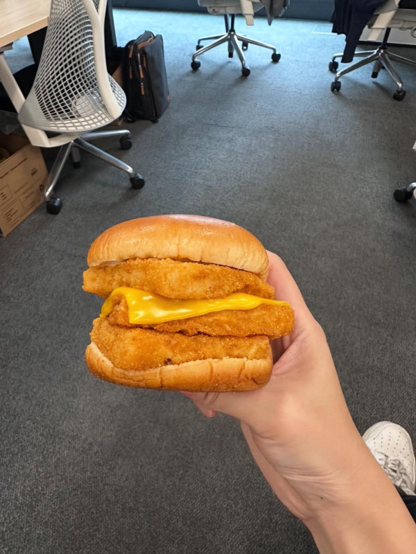 網民曬限定版「三層魚柳包」1留言揭開真相？贏咗99.9%香港人！