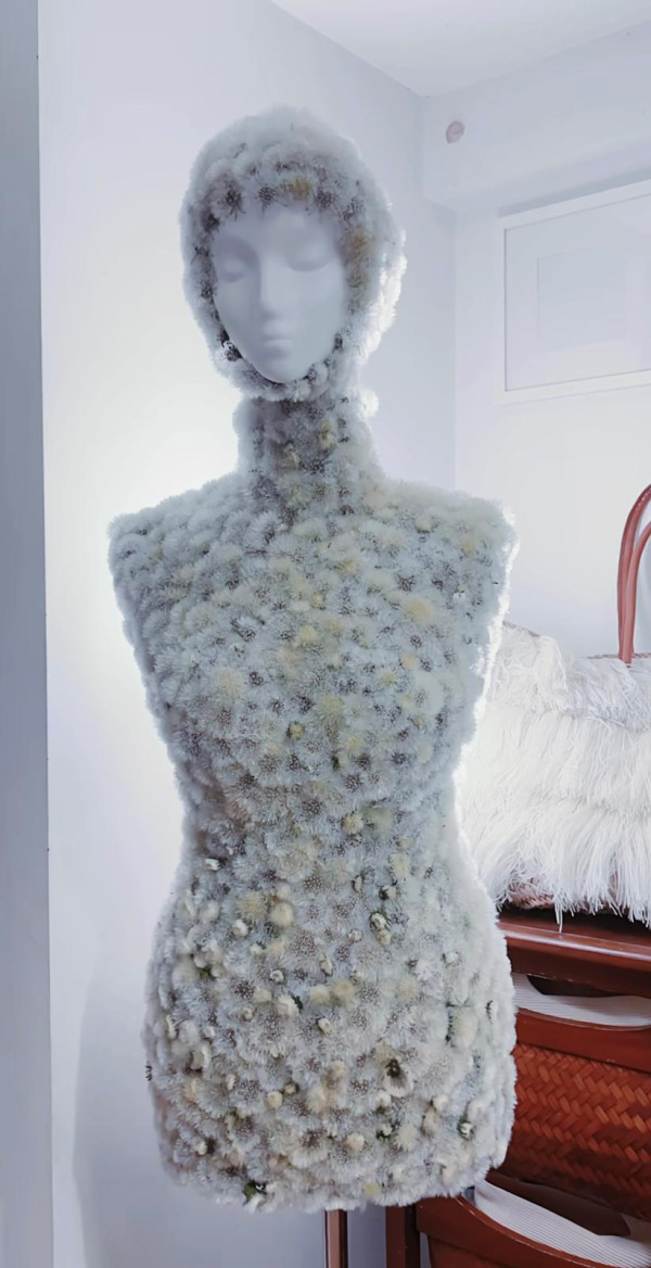 轉瞬即逝蒲公英連身裙 用上近千朵花蕾!同時綻放如煙火超震撼