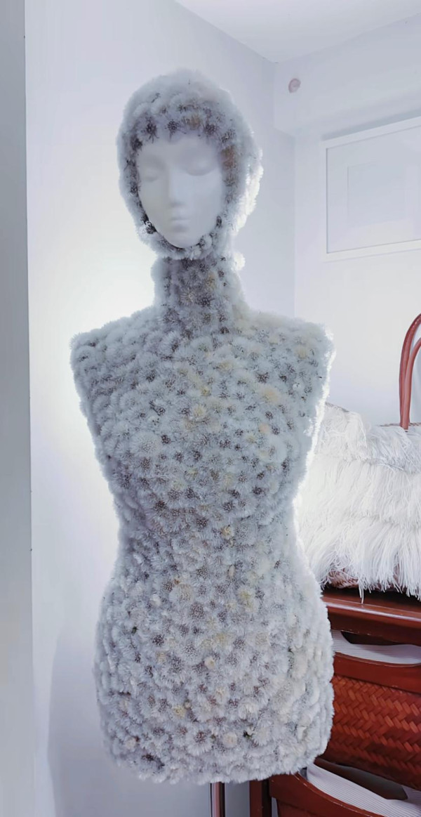 轉瞬即逝蒲公英連身裙 用上近千朵花蕾!同時綻放如煙火超震撼