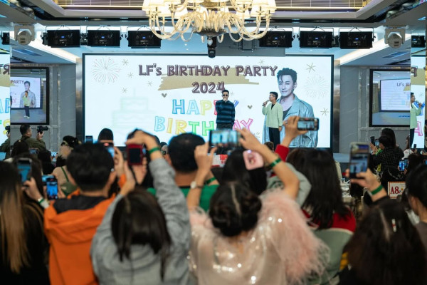 林峯臨走時聽到粉絲講3個字即折返簽名 寵粉行為獲網民大讚：真係抵佢紅