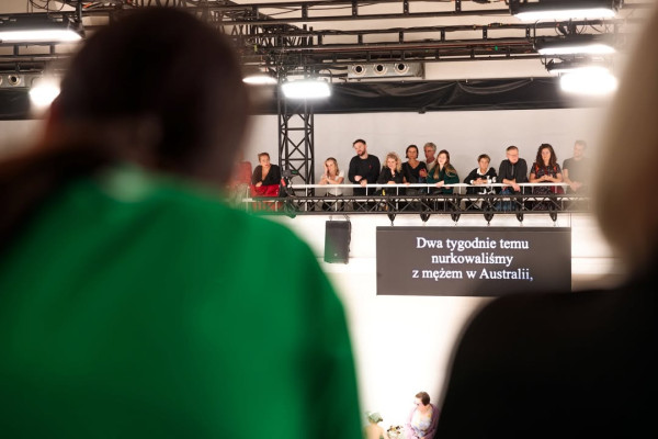 百年大劇院變物陽光與沙灘 動用幾十噸白沙/獲獎歌劇下月首爾演出!