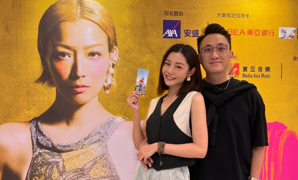 衛詩雅婚後4個月公開絕密中式結婚相 身上頂級褂皇造價近廿萬氣派非凡