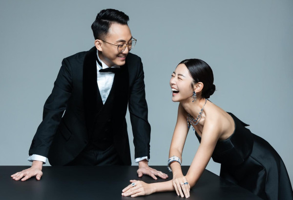 衛詩雅婚後4個月公開絕密中式結婚相 身上頂級褂皇造價近廿萬氣派非凡