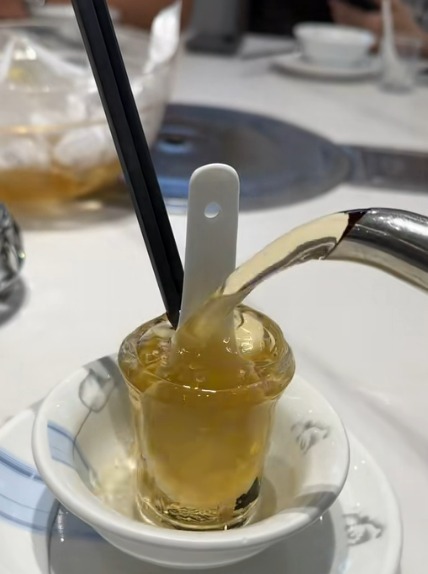 廣東人飲茶「滾水淥碗筷」內地教授說噁心爆罵戰 專家：殺菌效果有限除非滿足2條件