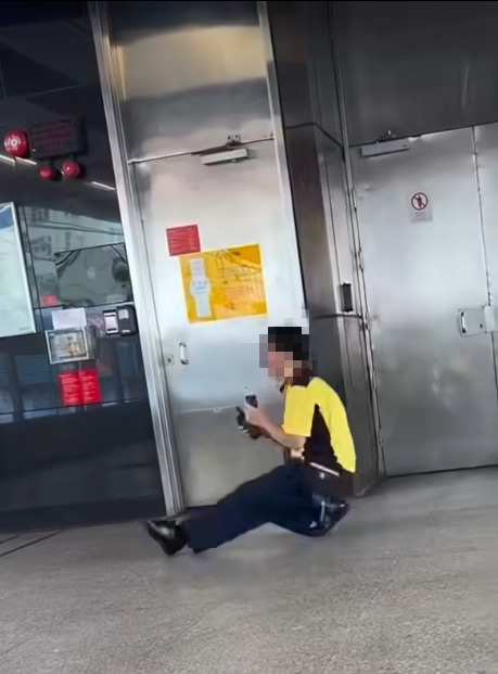 港鐵職員返工跳蹲姿踢腿舞獲封「舞王」影片瘋傳：被耽誤的舞者