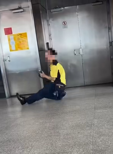 港鐵職員返工跳蹲姿踢腿舞獲封「舞王」影片瘋傳：被耽誤的舞者