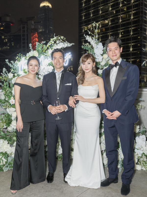 麥明詩產後狀態回勇 夫妻檔出席簡淑兒婚禮！老公3字稱呼惹網民質疑對老婆「不滿」？！