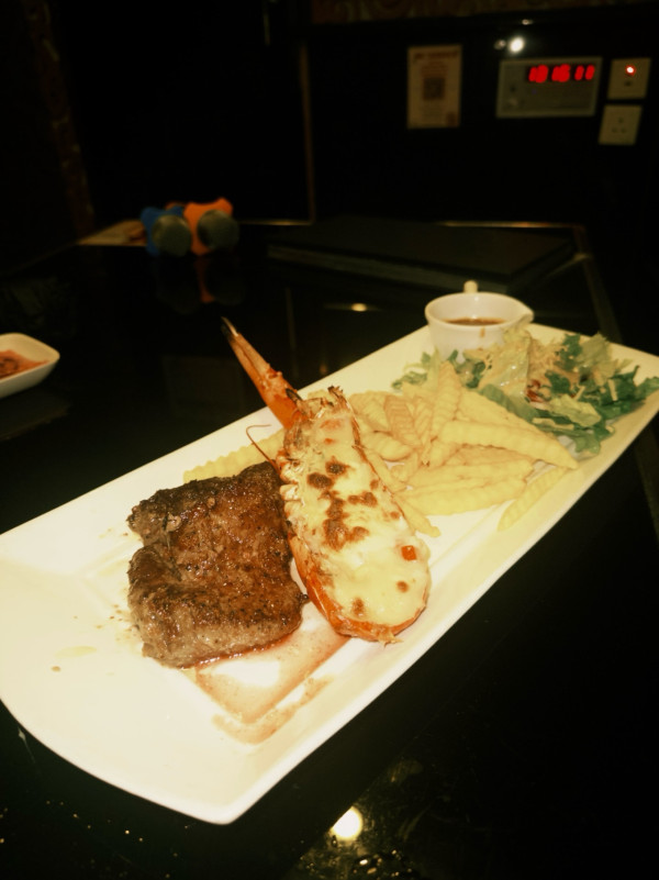 Neway$50龍蝦牛柳餐Threads爆紅！網民讚可轉型做西餐廳