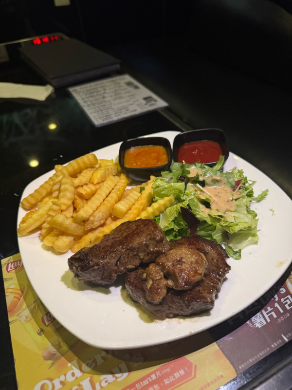 Neway$50龍蝦牛柳餐Threads爆紅！網民讚可轉型做西餐廳