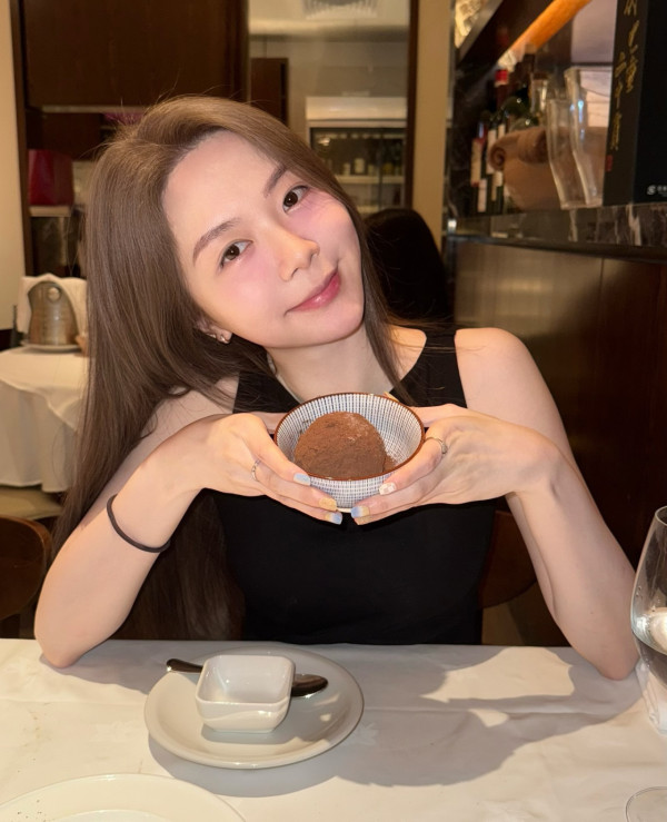 曾樂彤性感睡衣開婚前派對盡顯圈中好人緣 三代女團激罕同場阿Sa獲讚冇得輸！