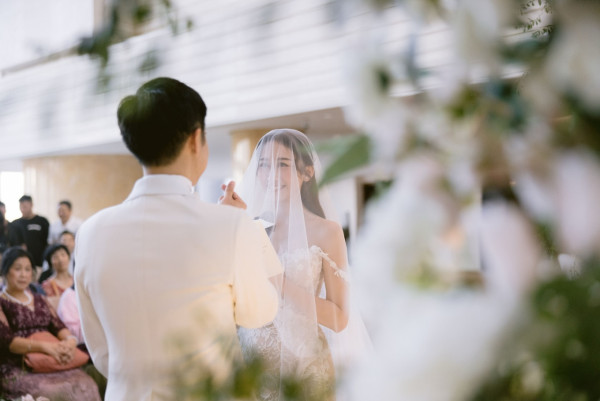 TVB索爆新聞主播爆已秘密結婚半年 榮升人妻豪華婚禮曝光：「一齊慢慢變老」