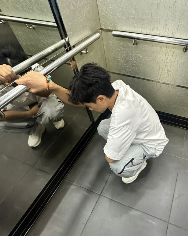 38歲男歌手認愛化妝師女友後被傳火速分手 坐輪椅入醫院三大線索證明感情生變？