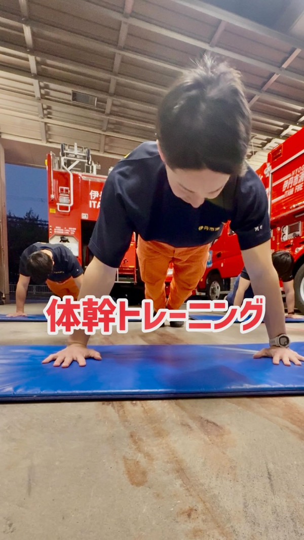 日本消防員魔鬼級平板支撐舞爆紅 網民大讚勁有型吸80萬讚好引挑戰熱潮！ 