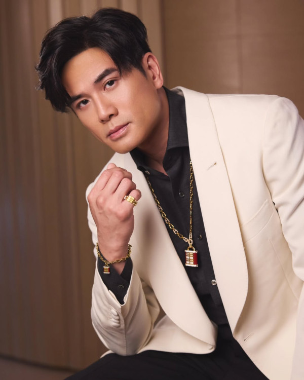 性感女神李蔓瑩甜曬男友視角風騷挑機？伍允龍公開戀情後引爆大型脫粉潮
