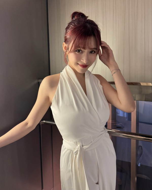 性感女神李蔓瑩甜曬男友視角風騷挑機？伍允龍公開戀情後引爆大型脫粉潮