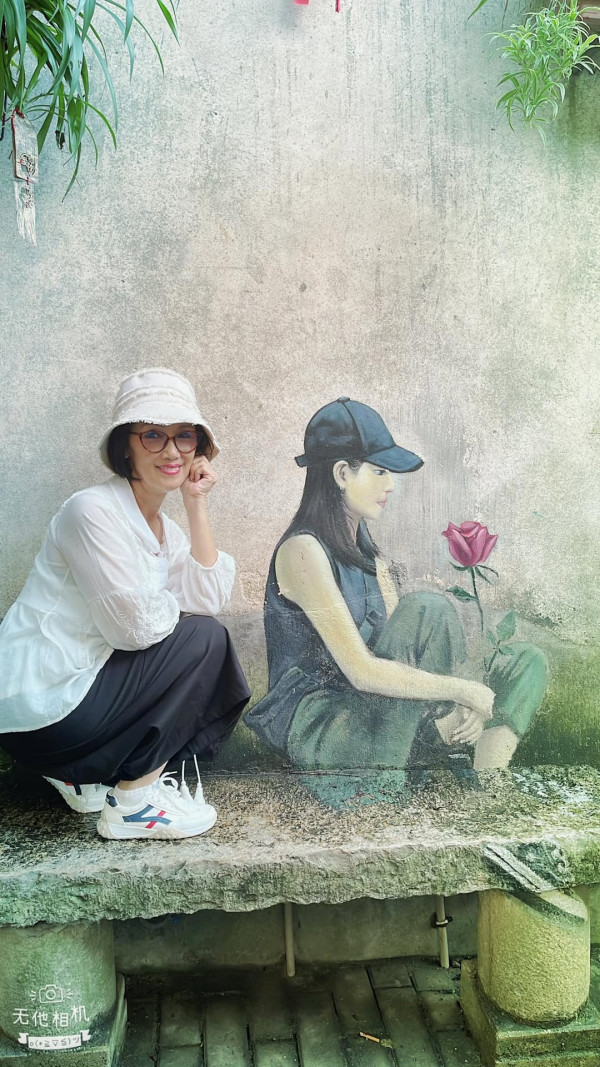 「隱形富婆」韓馬利豪宅大屋曝光！擺滿玉石古董珍藏字畫 真係「大姐書香世代」