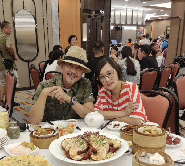 「隱形富婆」韓馬利豪宅大屋曝光！擺滿玉石古董珍藏字畫 真係「大姐書香世代」