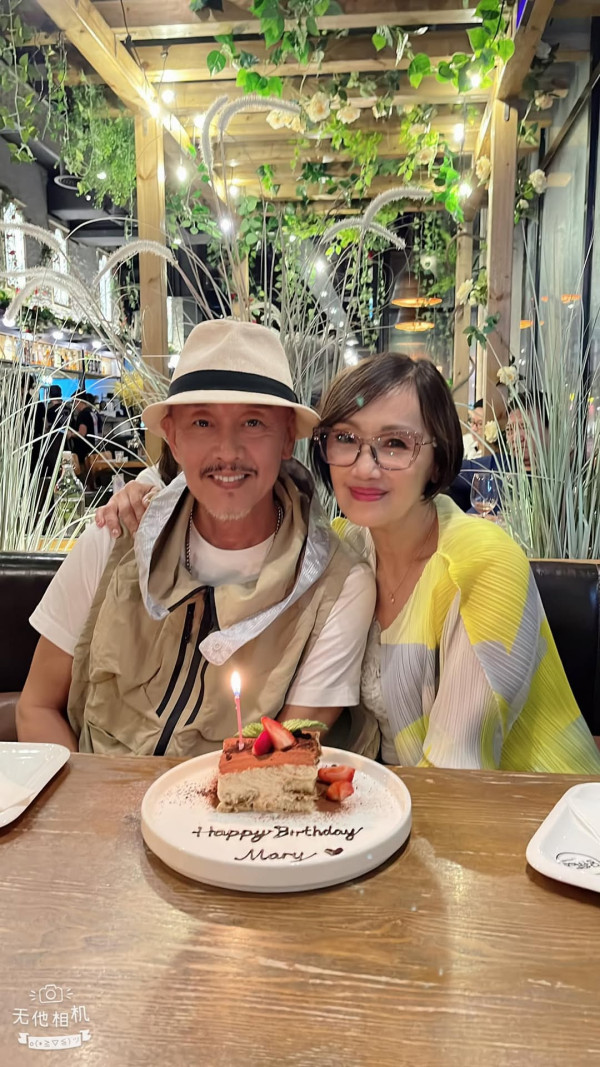 「隱形富婆」韓馬利豪宅大屋曝光！擺滿玉石古董珍藏字畫 真係「大姐書香世代」