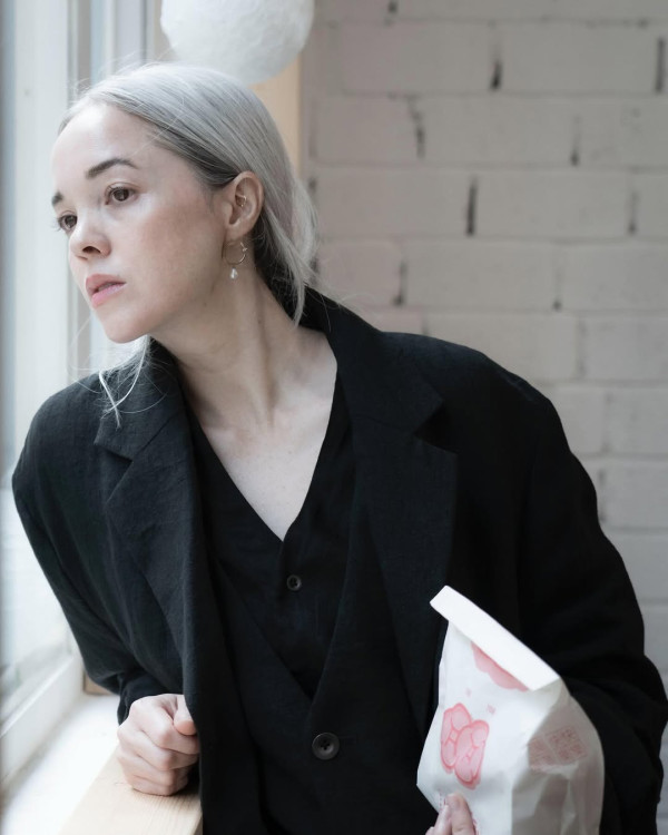 金像獎2026｜麥浚龍激罕當眾親吻女友放閃 白髮女友神秘身份曝光背景猛料