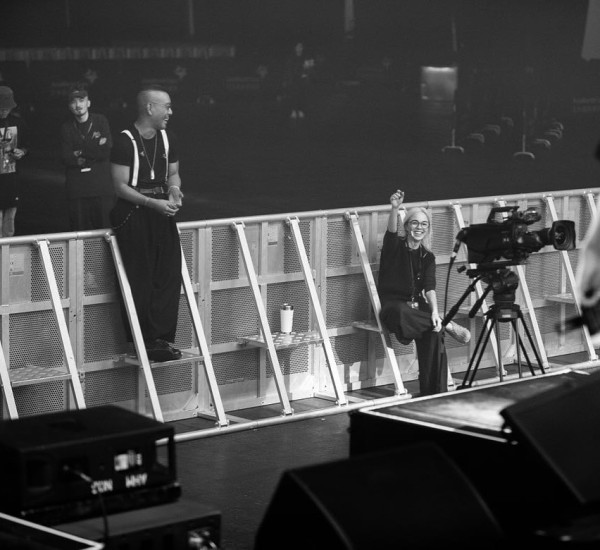 金像獎2026｜麥浚龍激罕當眾親吻女友放閃 白髮女友神秘身份曝光背景猛料