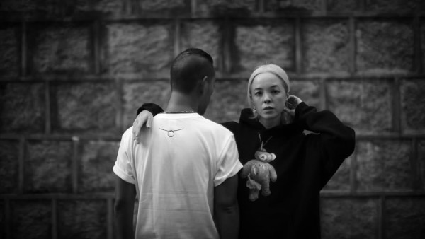 金像獎2026｜麥浚龍激罕當眾親吻女友放閃 白髮女友神秘身份曝光背景猛料