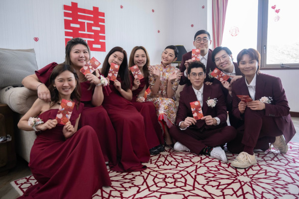 衛詩雅婚後4個月公開絕密中式結婚相 身上頂級褂皇造價近廿萬氣派非凡