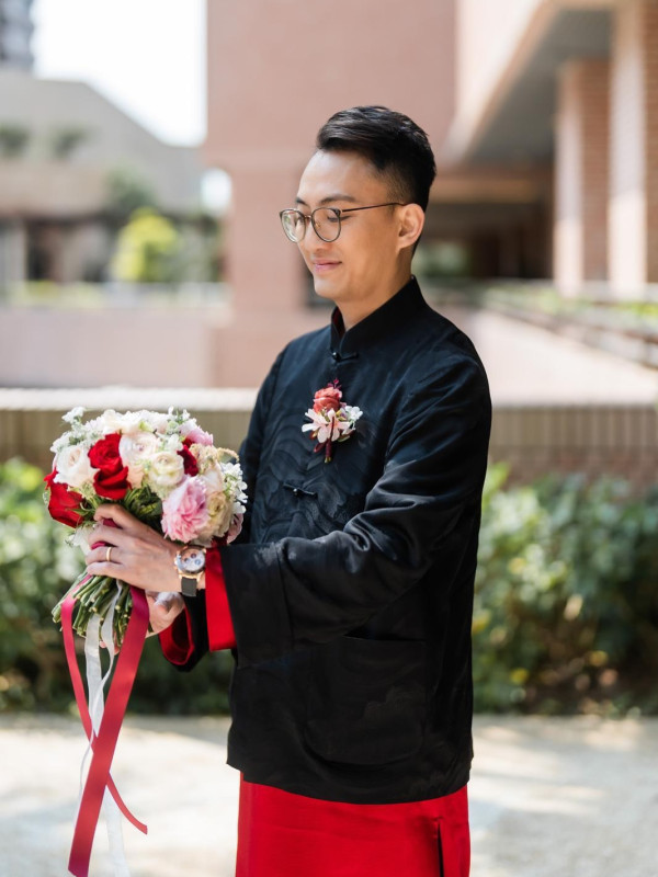 衛詩雅婚後4個月公開絕密中式結婚相 身上頂級褂皇造價近廿萬氣派非凡