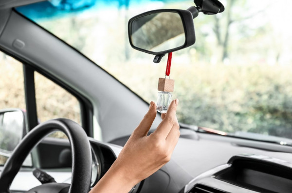 車主必讀！車廂甲醛危機 83 名車主患血癌 開車前多做1步除毒！專家：放香薰都唔得