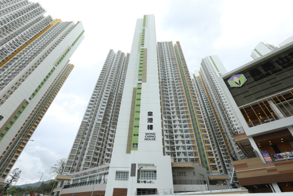皇后山邨食水3年前已現不明黑點 山麗苑受影響議員建議2步用水 附水務署回應