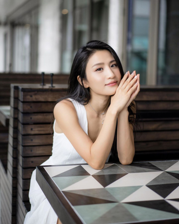 內地女揚言憑3特徵一眼認出港女！表情/五官/妝扮辨識度高？1習慣最散發氣質！ 